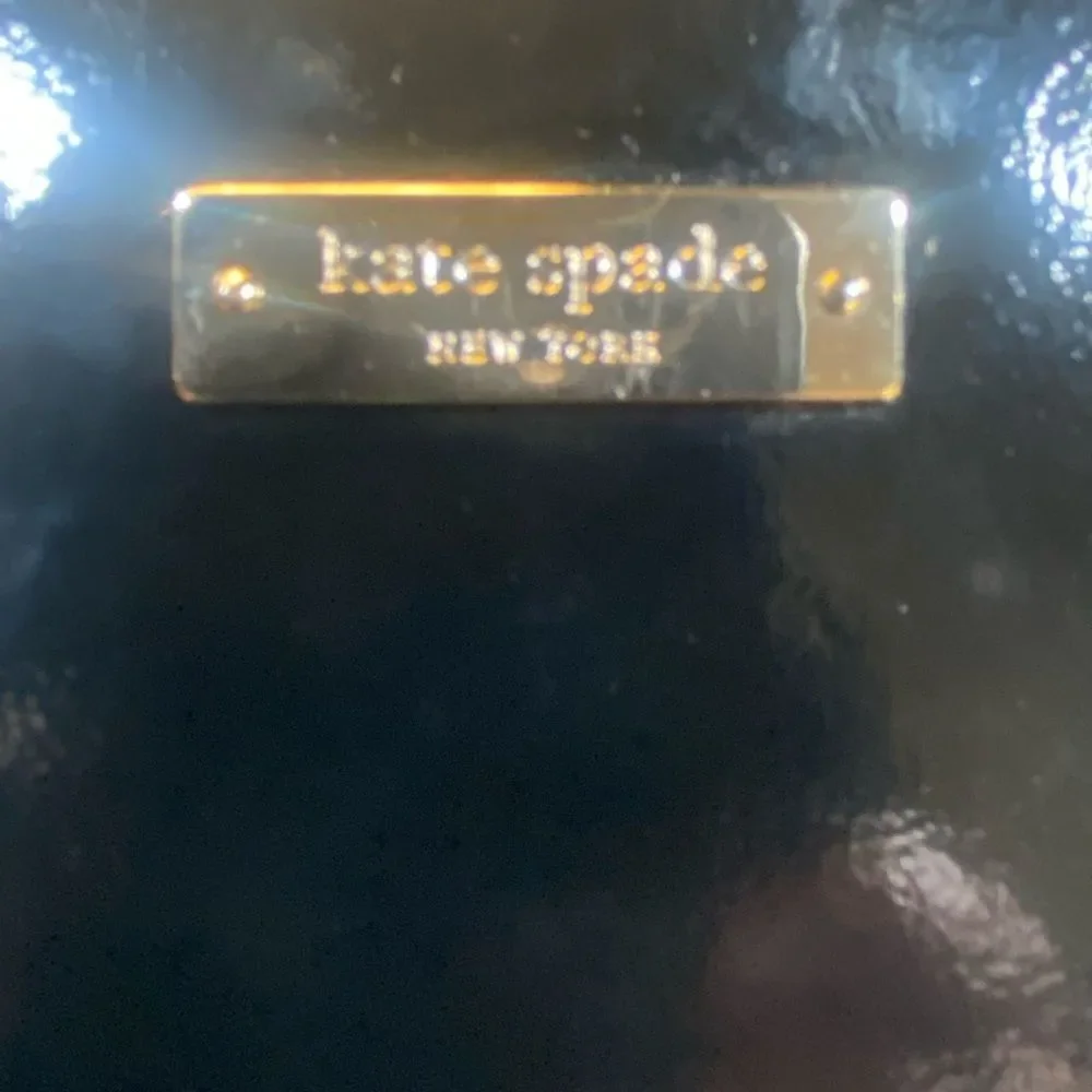 Kate Spade Black Patent Leather Tote with Gold Chain for any occasion - Picture 9 of 16